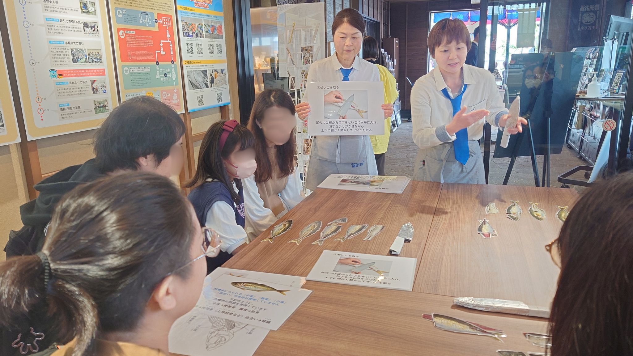 おさかなマイスターによる写真で学ぼう、マアジのおろし方