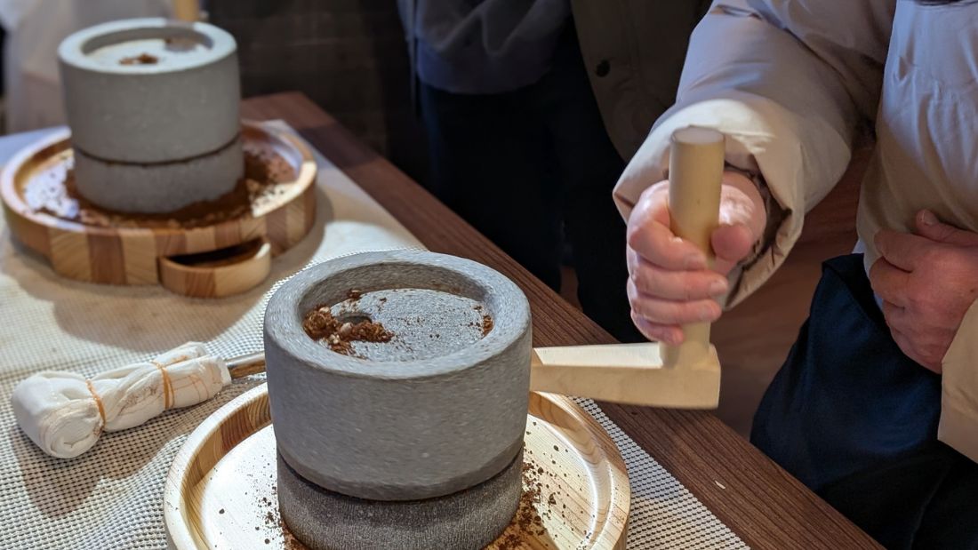 石臼コーヒーミルでコーヒー豆を挽いてみよう!